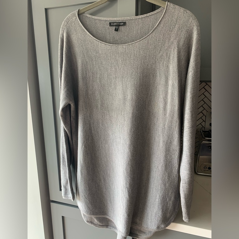 Eileen Fisher grey sweater. Size/Med